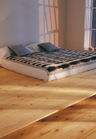 Пол кровати