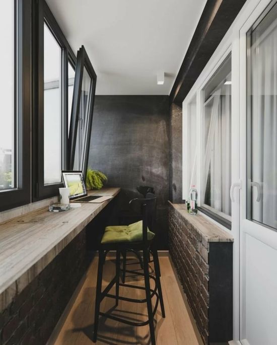 Черный балкон