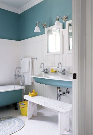 Сочетание плитки и краски в ванной