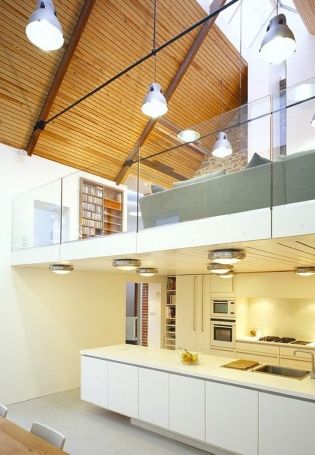 Кухня гостиная с высокими потолками каркасный дом
