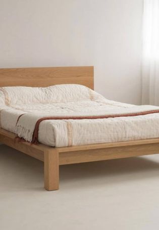 Деревянные кровати двуспальные из массива