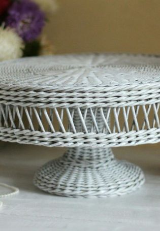 Плетеный столик из бумажной лозы