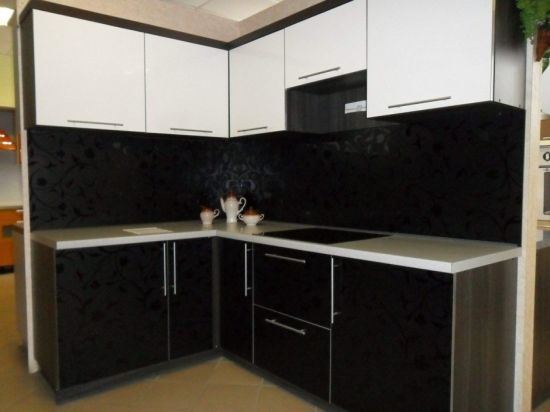 Кухня черный низ белый верх