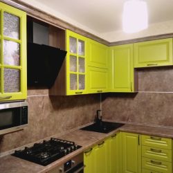 Кухня угловая фисташкового цвета