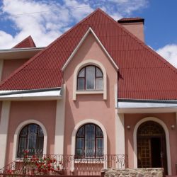 Дома с красной крышей фото цвет фасада
