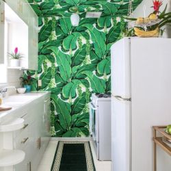 Обои листья пальмы в интерьере кухни