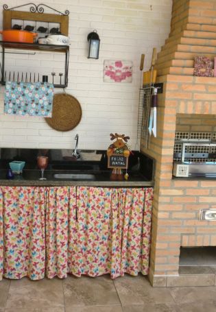 Кухонный гарнитур со шторками вместо дверей