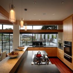 Кухни для частного дома с одним окном