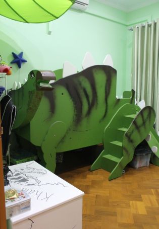 Детская кровать динозавр