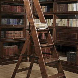 Лестница для книжного шкафа