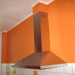 Вытяжка для кухни с отводом в стену