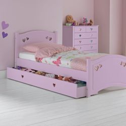 Кровать с сердечком детская