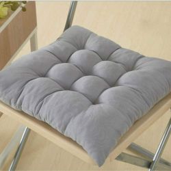 Мягкая подушка для сидения в прихожей