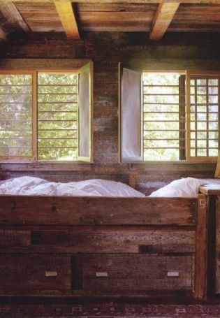 Деревенская кровать