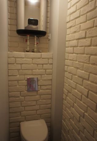 Туалет отделка стен гипсовым камнем