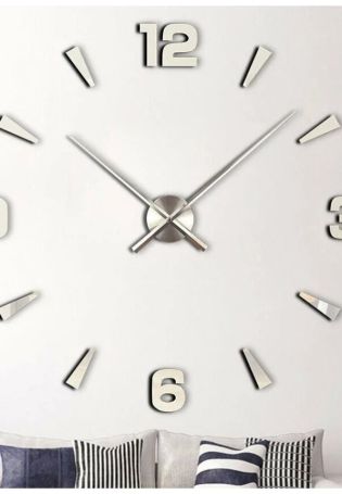 Настенные часы в виде наручных часов