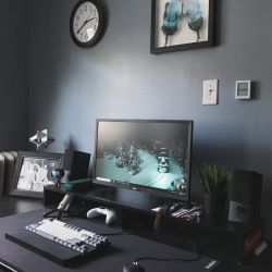 Черный компьютерный стол