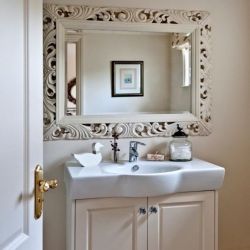 Зеркало в ванной шире раковины