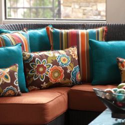 Декоративные подушки на диван в интерьере