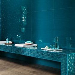 Голубая плитка на пол в ванную