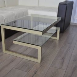 Металлический столик со стеклом