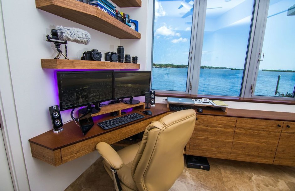 Игровой компьютерный стол на лоджию