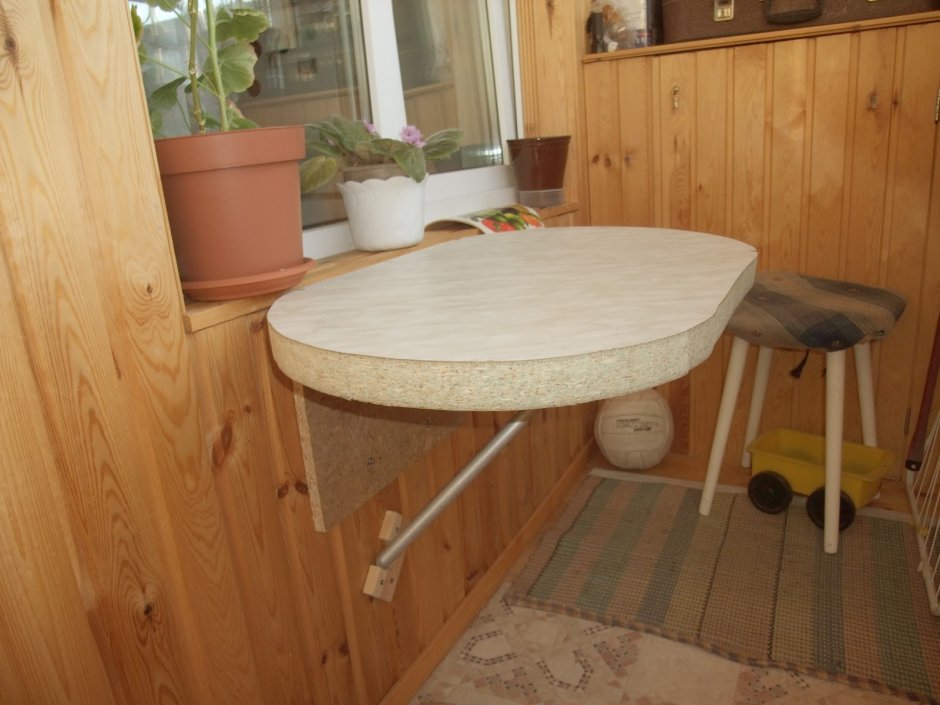 Складной столик на балкон