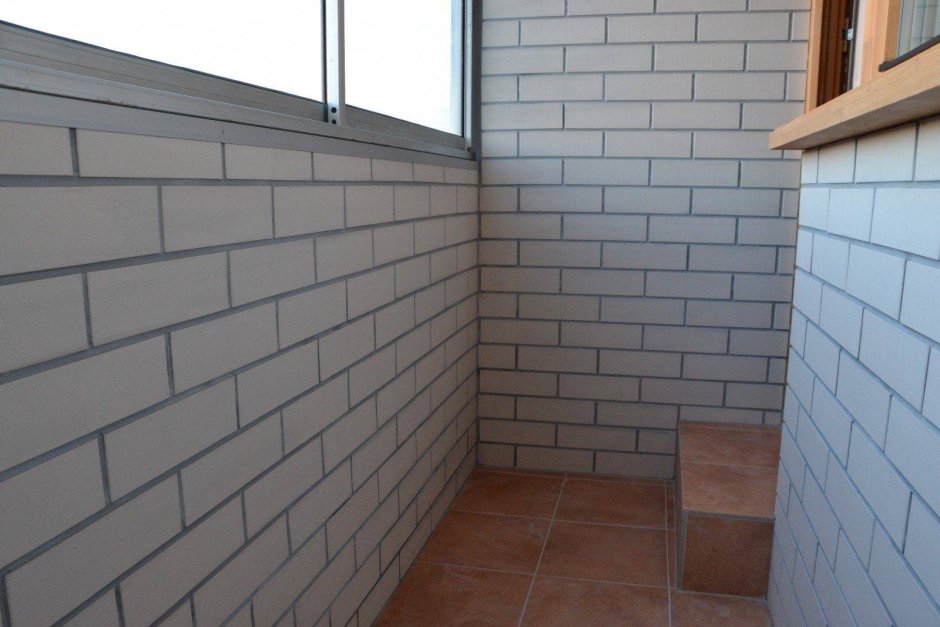 Отделка балкона плиткой