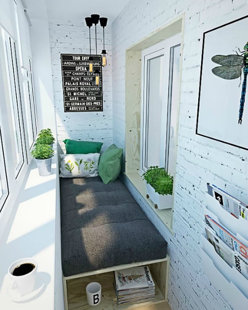 Маленький узкий балкон