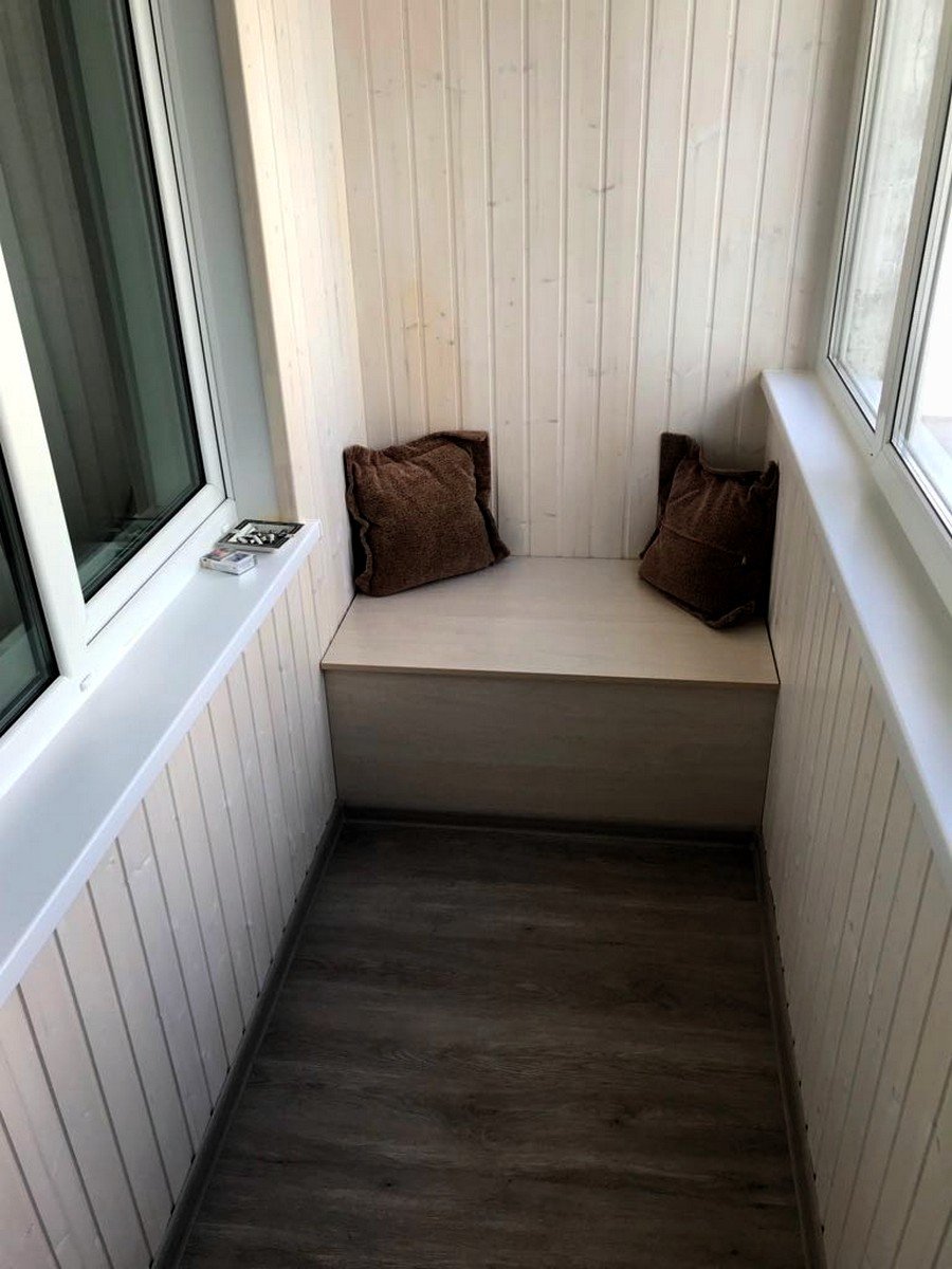 Кожаный диванчик на балкон