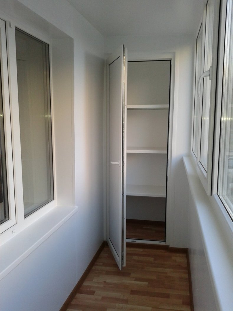 Пластиковый шкаф на балкон