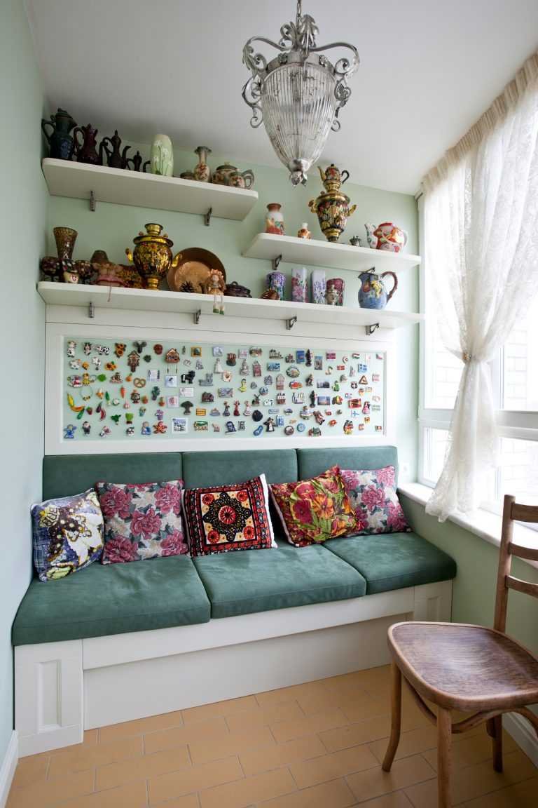 Маленький диванчик на балкон