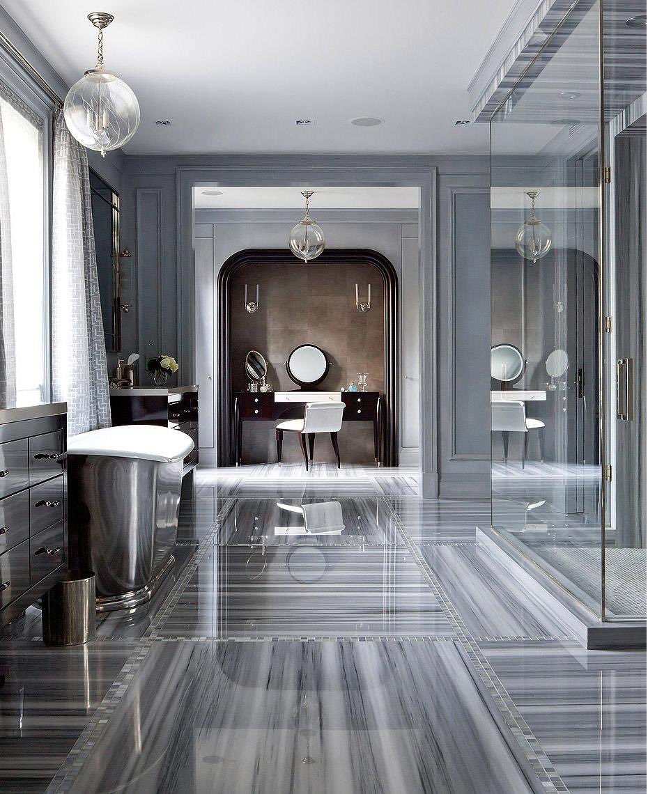 Белый мраморный пол в интерьере кухни