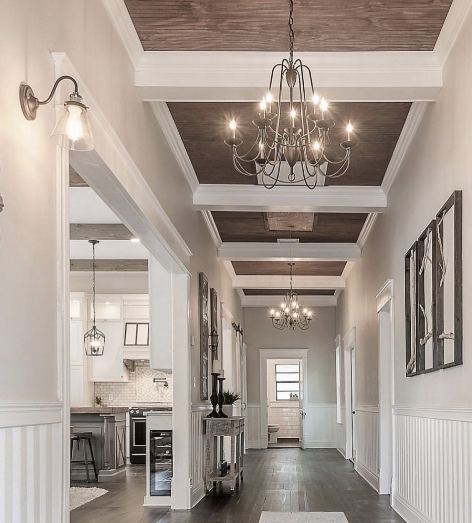 Необычный потолок в коридоре