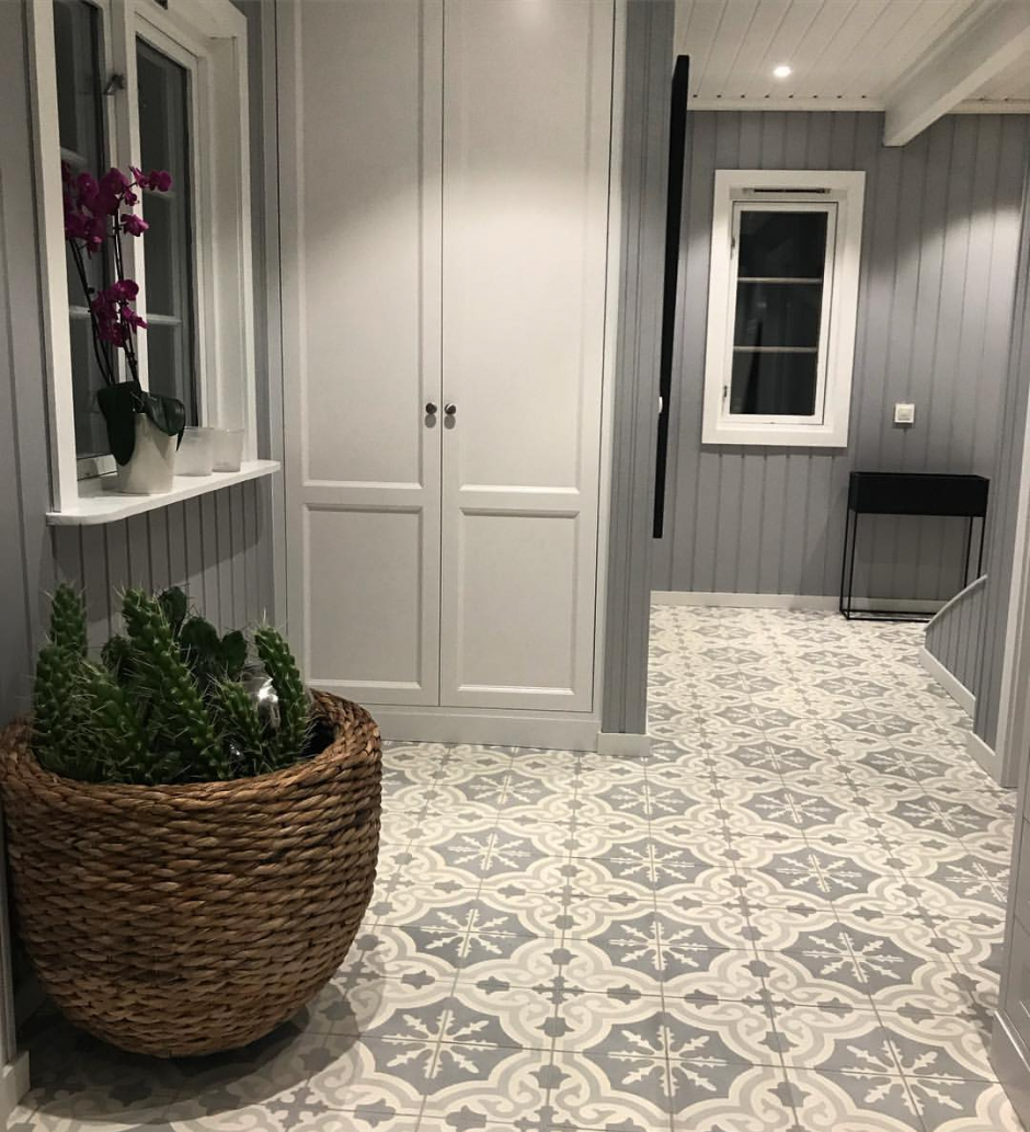 Плитка в прихожую на пол