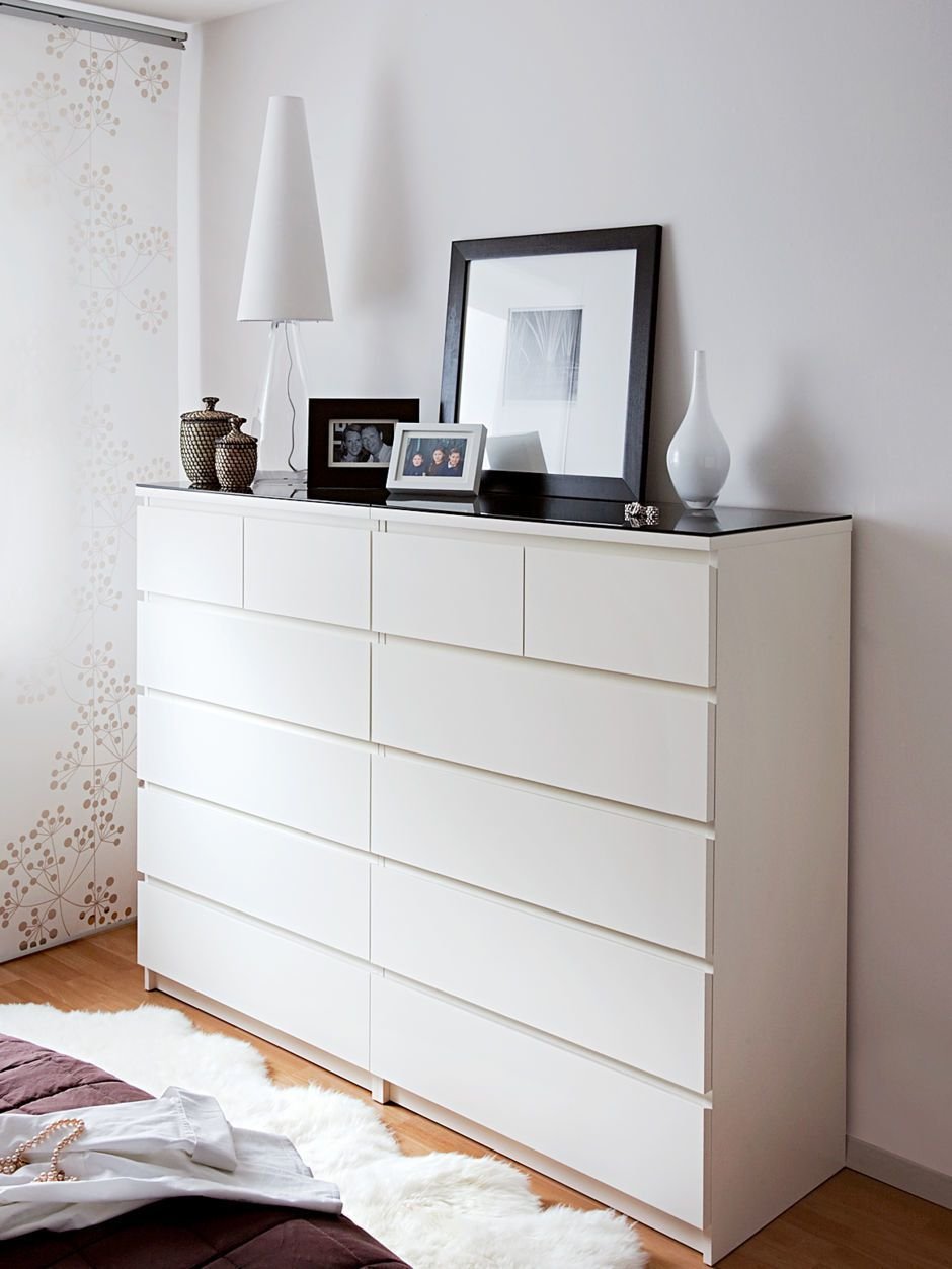 Стеллаж для вещей в комнату