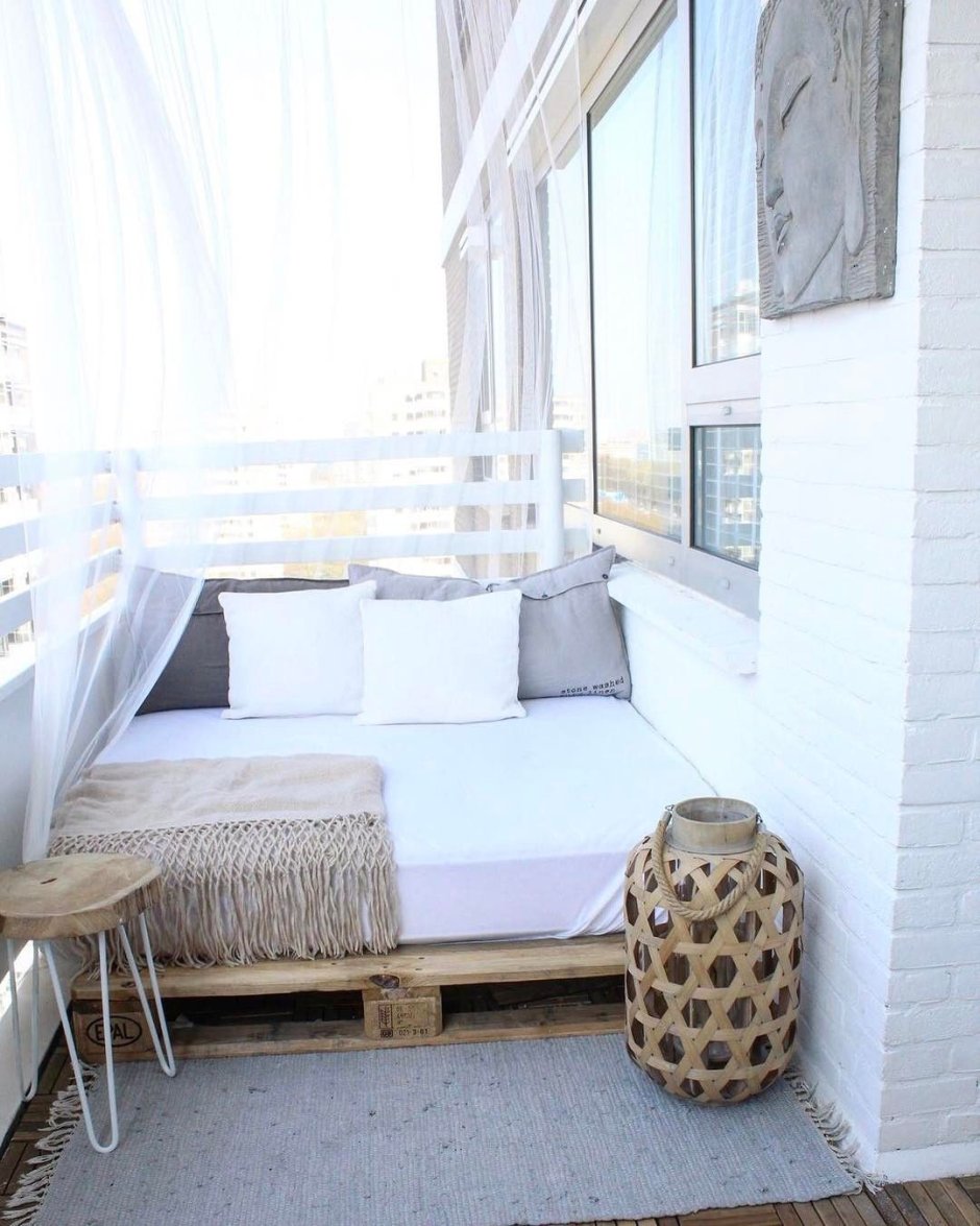 Поддоны на балконе