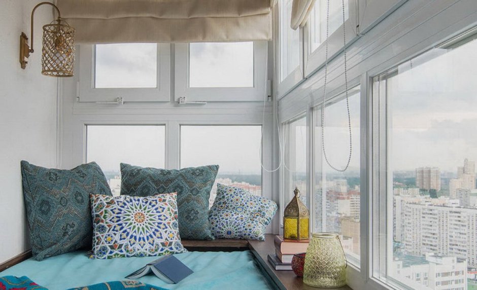 Кровать на балконе