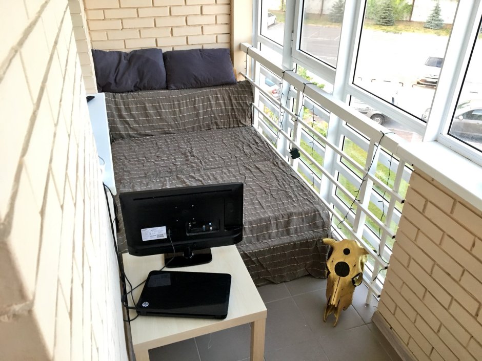 Кровать на балконе