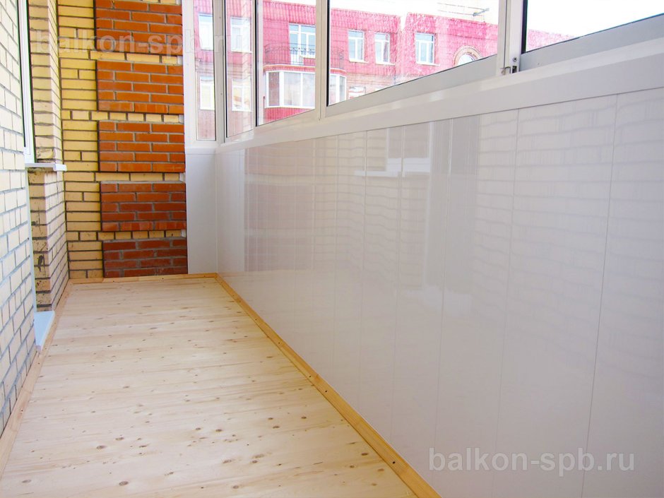 Отделка балкона декоративным камнем