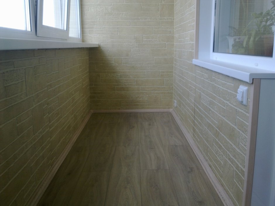 Декоративная плитка на балконе