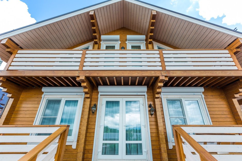 Лоджия в деревянном доме