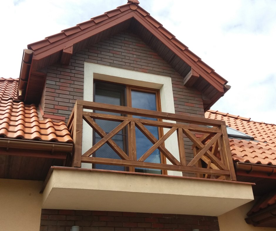 Деревянное ограждение балкона