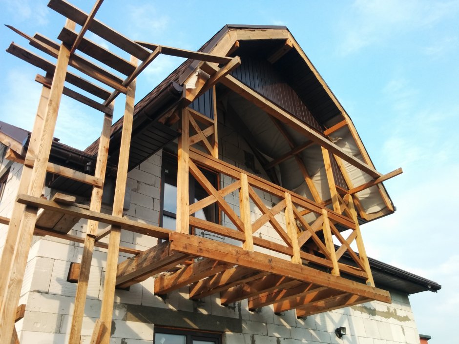 Деревянный балкон