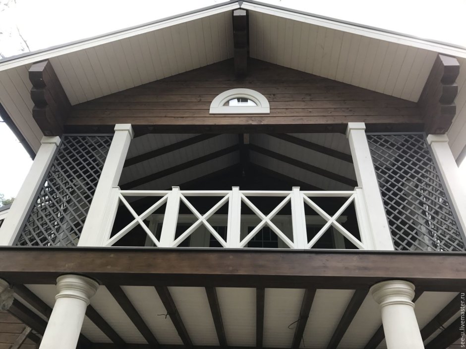 Ограждение балкона из дерева