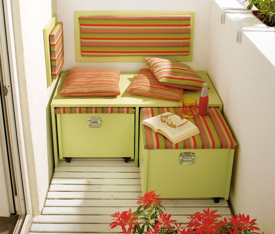 Скамейка на балкон с ящиком