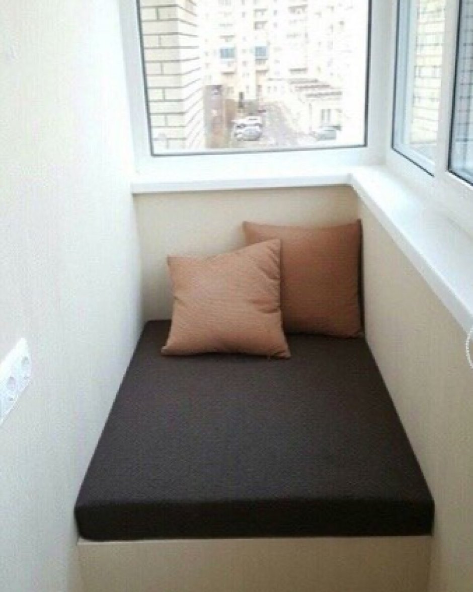 Мебель из поддонов на балкон