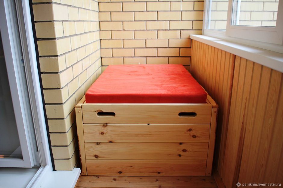 Ящик для хранения на лоджии