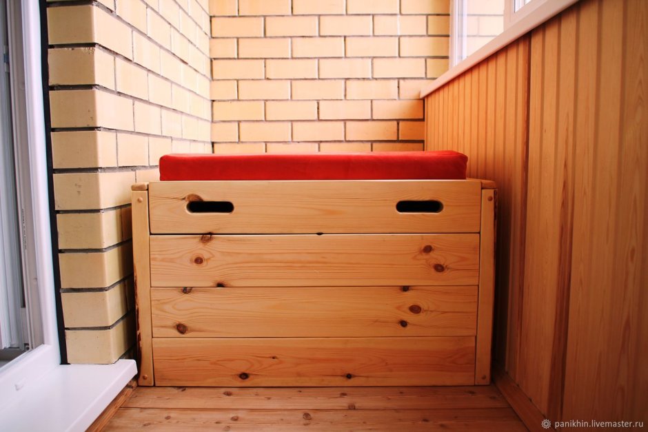 Ящик для хранения колес на балконе