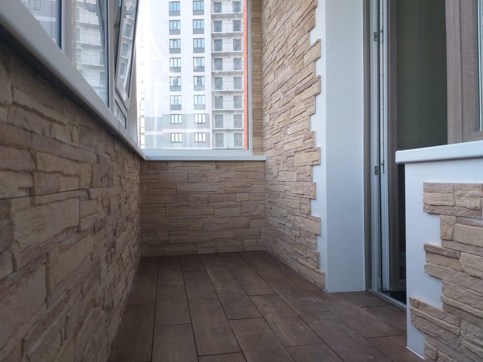 Отделка кирпичного балкона